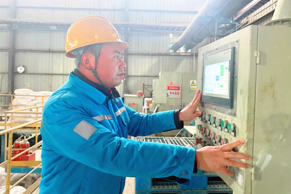 20250228 創新引領實干擔當——記股份公司先進工作者芮晨(3)105 20250228 創新引領實干擔當——記股份公司先進工作者芮晨(3)105